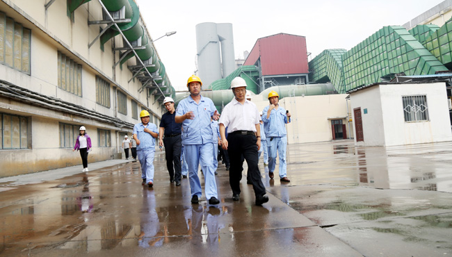 洛阳市工信委组织到万基控股集团观摩“三大改造”项目